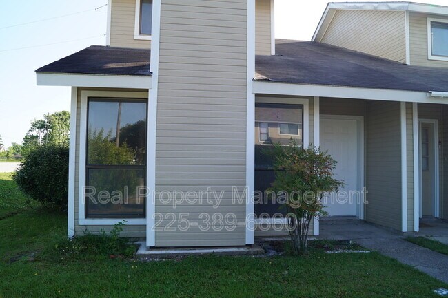Primary Photo - 9621 Siegen Ln