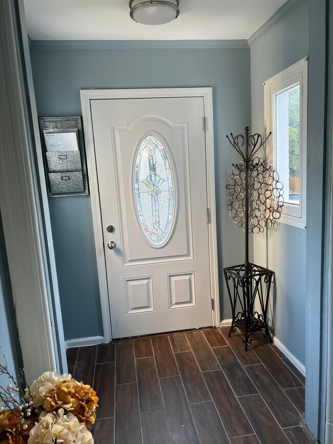 Foyer - 329 Rich Ave