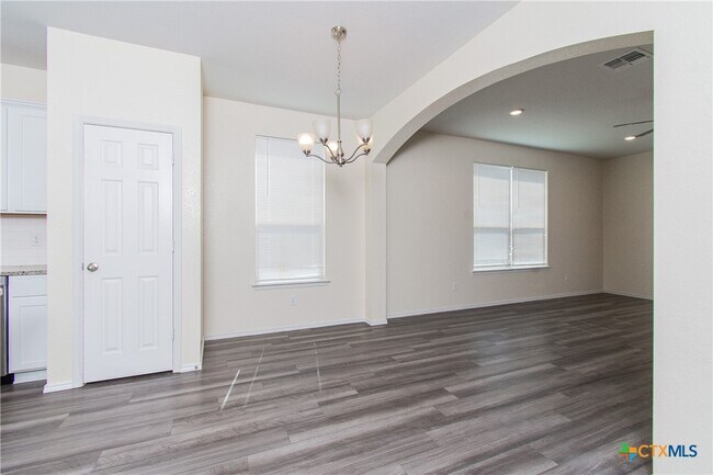 Building Photo - 303 Danielle Dr