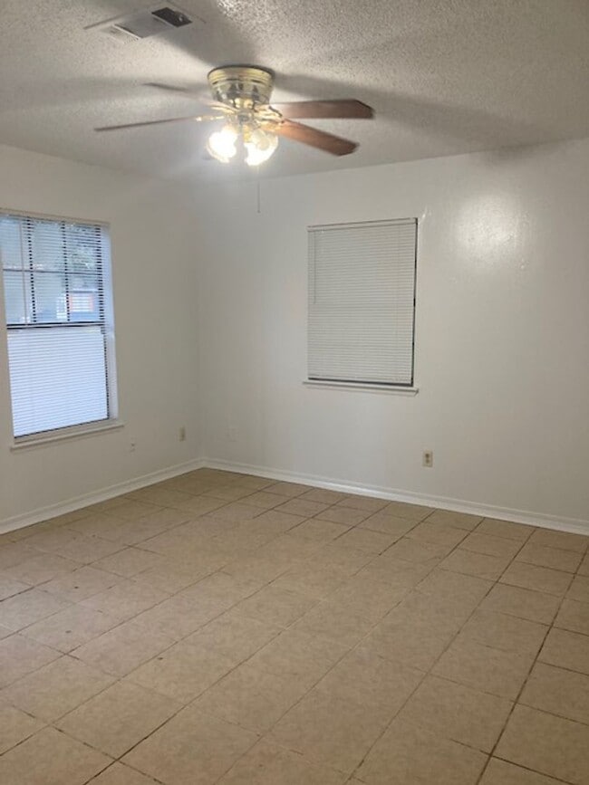 Building Photo - Gulfport 3 Bedroom