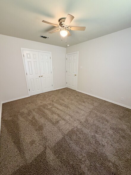Front Bedroom - 307 Sunset Blvd