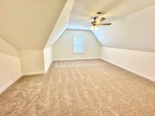 Building Photo - Move In Special! Half off June Rent with M...