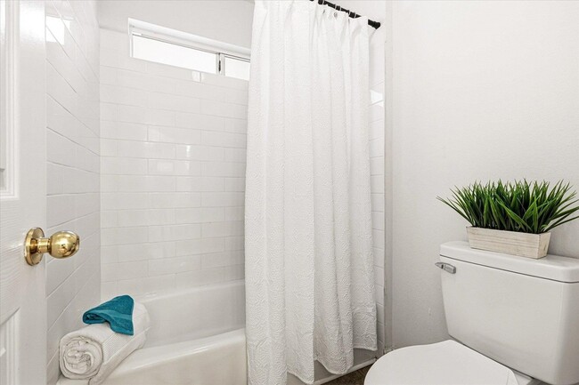 Building Photo - 335 Dreadnaught Ct