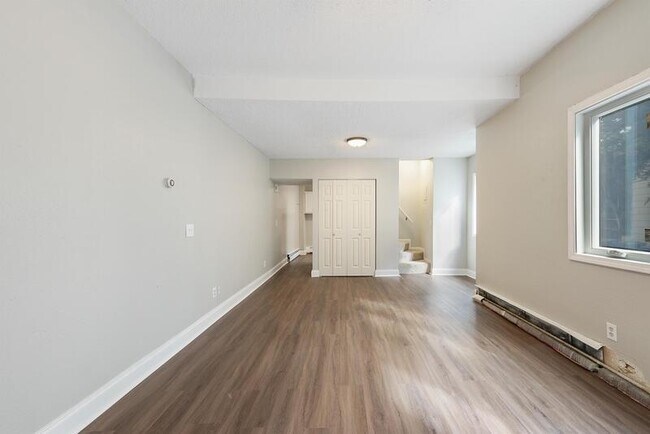 Building Photo - 2043 Carroll Ave