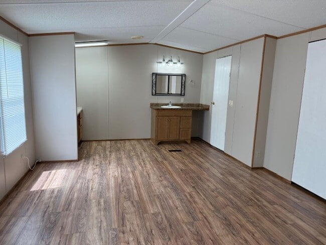 Building Photo - Greenback 37742 - 3 bed 2 bath mobile home - Lease-to-Own Option - call Troy Adams 865-233-6949