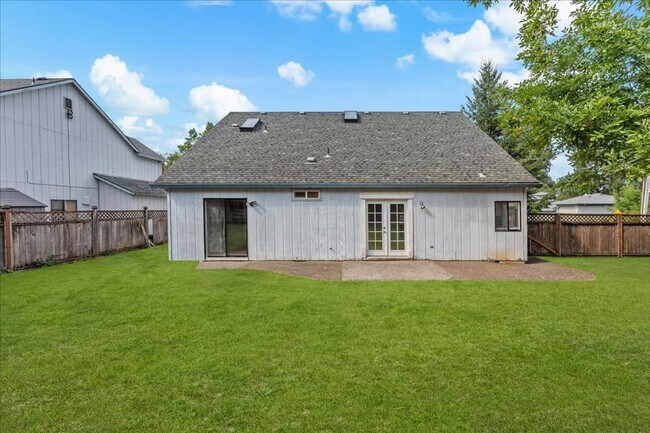 Building Photo - Renovated 4-bdrm, 2-bath Tualatin home—Corner lot, fenced yard, & prime location