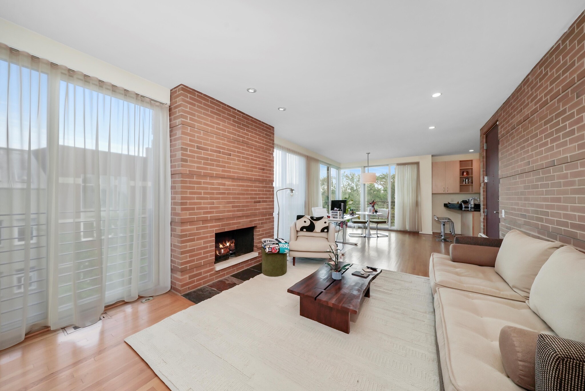 Gas fireplace - 1700 W Ohio St