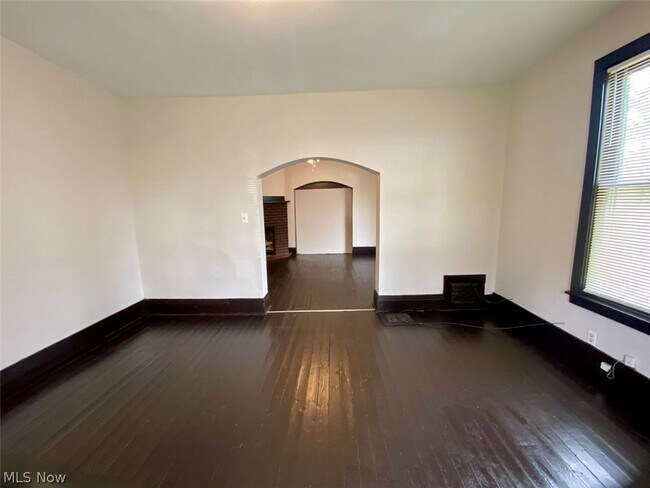 Building Photo - 390 Doyle St