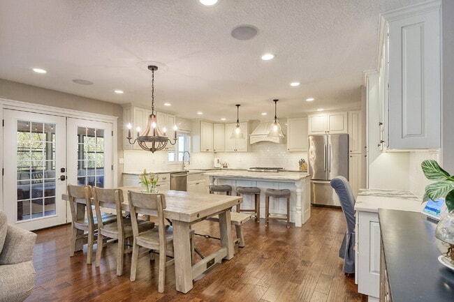 Building Photo - 1832 Essex Rd