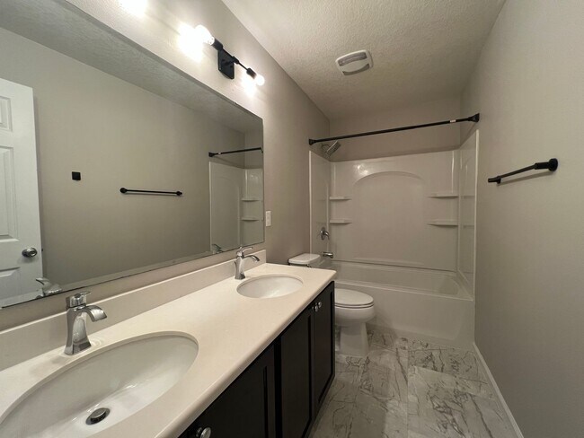 Building Photo - BEAUTIFUL 3-bedroom, 3-bathroom home in Gr...