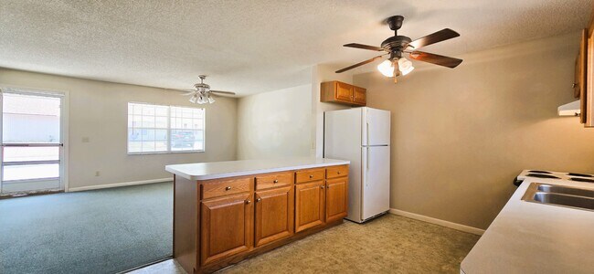 Building Photo - 1431 Thousand Roses Dr S