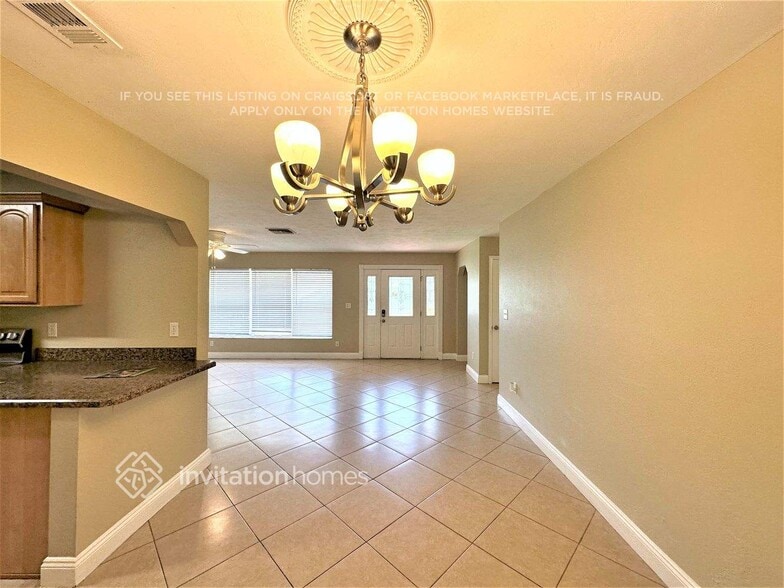 Building Photo - 1324 W Hartley Cir