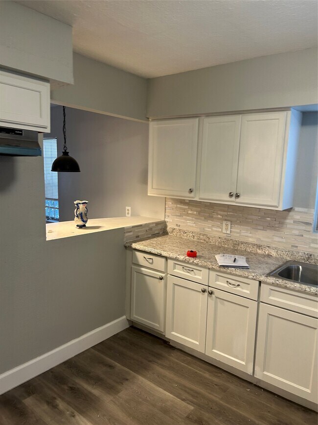 Building Photo - 1407 Silverdale St