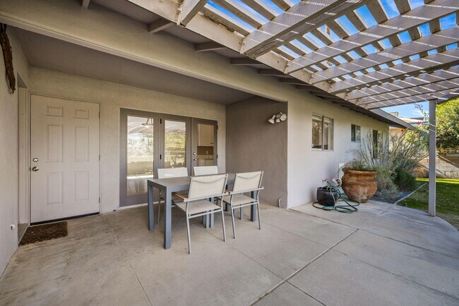 Building Photo - 77530 California Dr