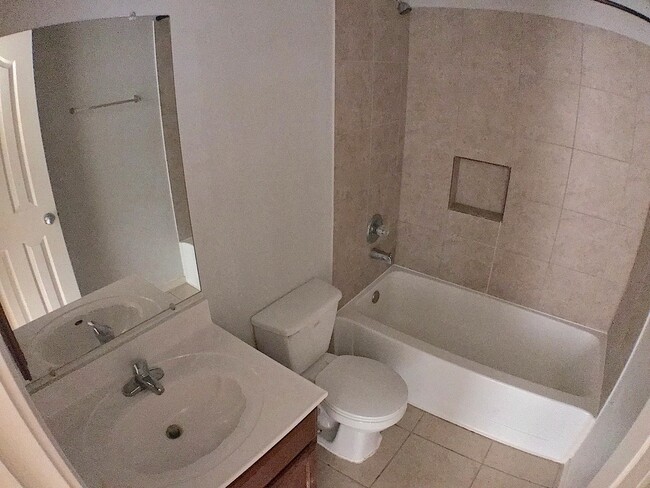 Building Photo - East El Paso 3bed/2bath Refrig A/C