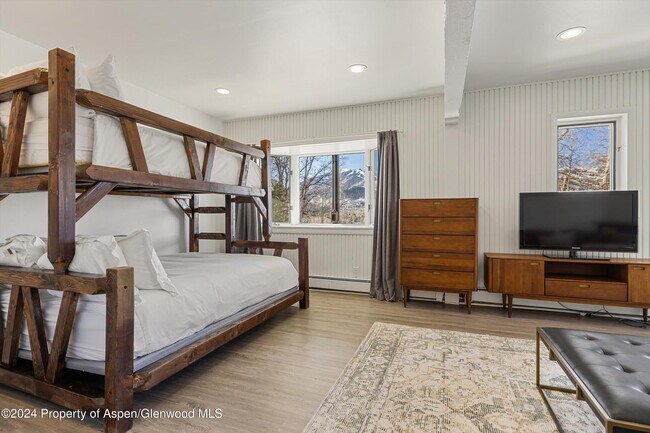 Building Photo - 182 Bennett Pl