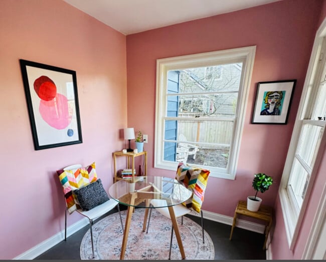 Building Photo - 605 SW Moss St