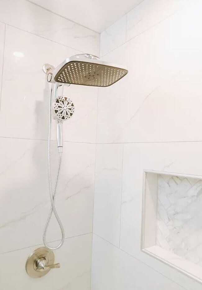 Building Photo - Furnished Home in HB