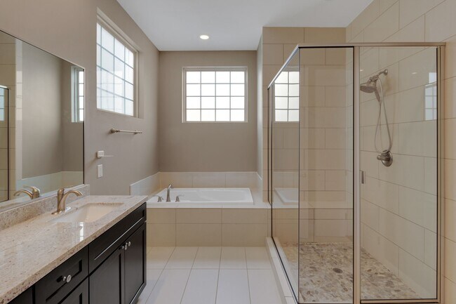 Building Photo - 1030 W 26th St