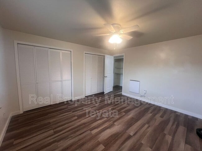 Building Photo - 902 S 22nd Ct