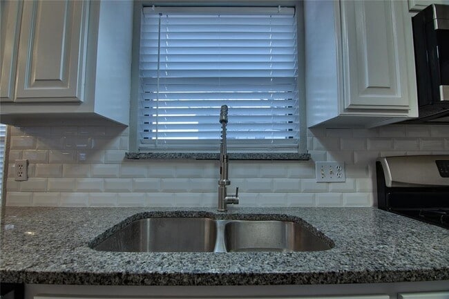 Building Photo - 2924 Canyon Oaks Ct