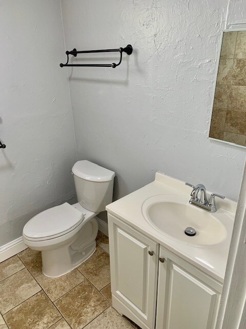 Building Photo - 1 bed 1 bath Duplex unit in Richmond -- AVAILABLE NOW !!