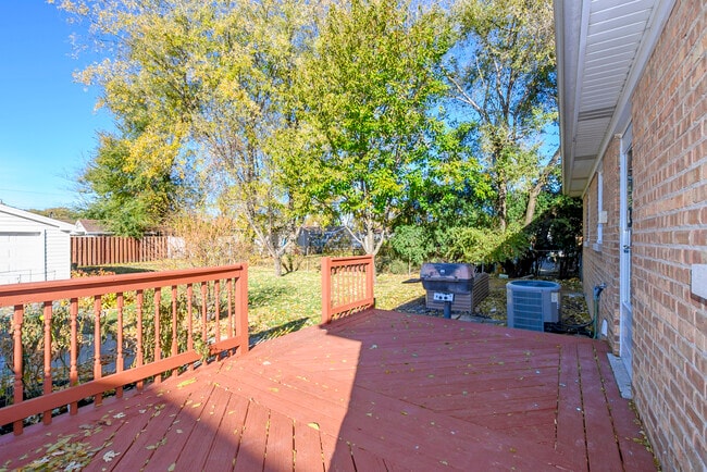 Building Photo - 10838 S Neenah Ave