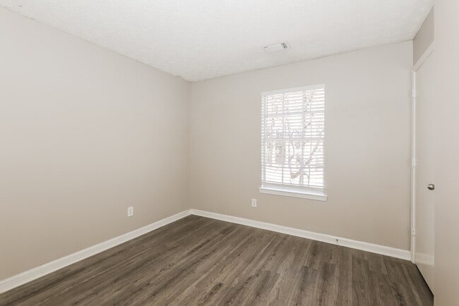 Building Photo - 1341 Birdsong Ln