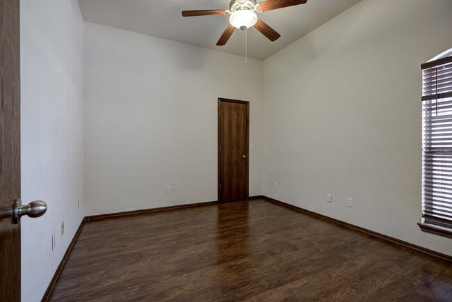 Building Photo - 509 Finch St