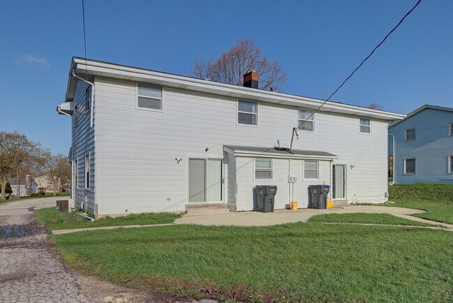 Building Photo - 2421 Saratoga Rd