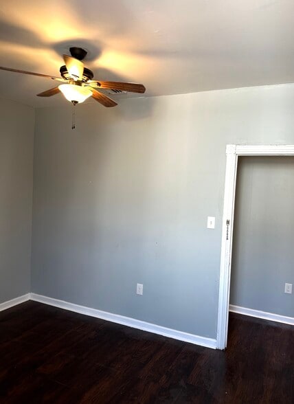 Middle bedroom - 4909 Cedar Ave