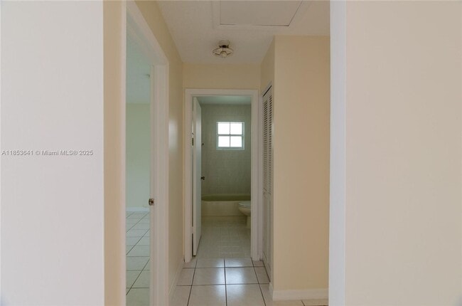 Building Photo - 3373 SW 28th Terrace