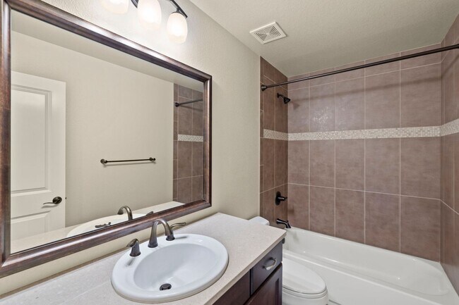 Building Photo - Immaculate & Stunning 4BD Ranch Style in C...