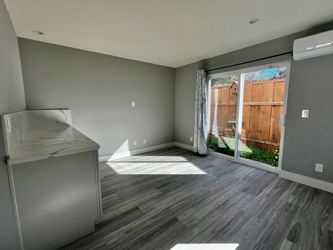 Building Photo - 620 Columbia St