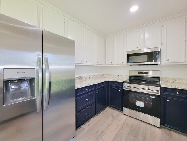 Building Photo - 413 S Market St