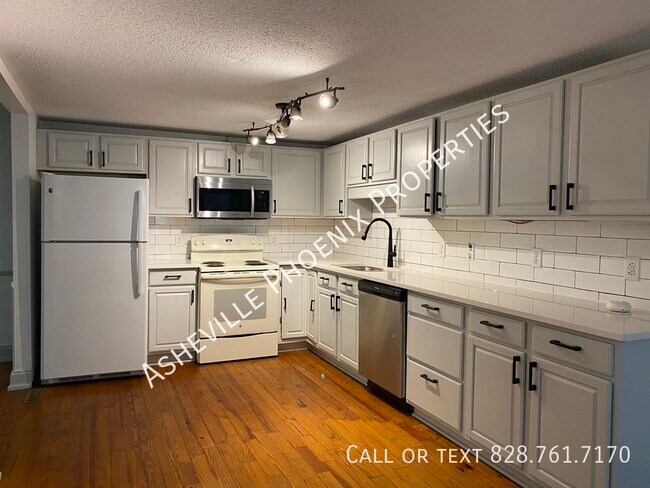Building Photo - 27 Poplar Ln
