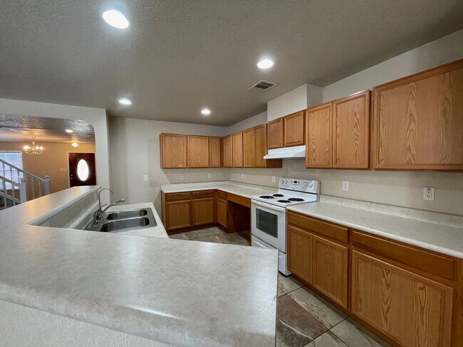 Building Photo - BEAUTIFUL 4 BR W/ MASTER DOWN*HARDWOOD FLO...