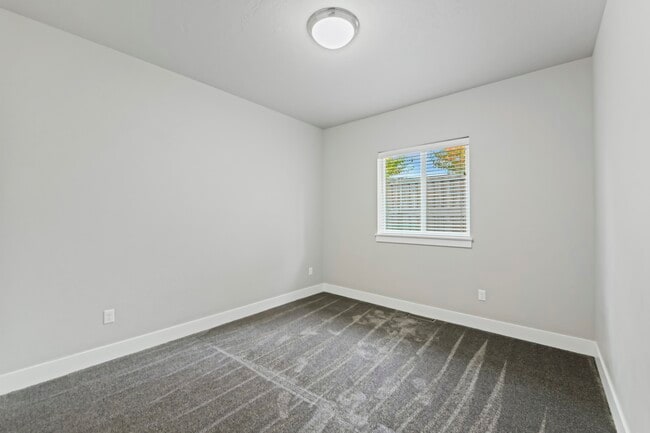 Building Photo - 23 W Arnaz St