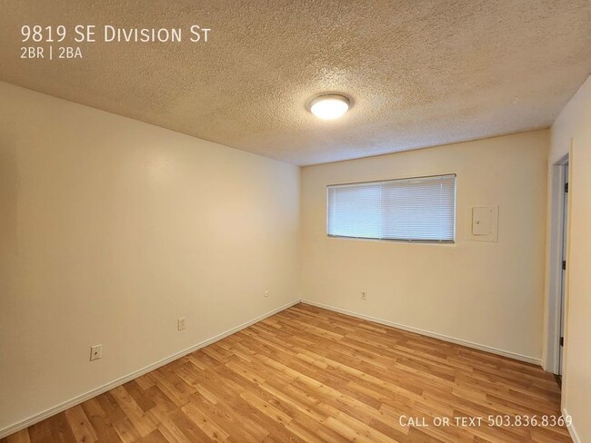 Building Photo - Great Apartment With Open Layout Right On ...