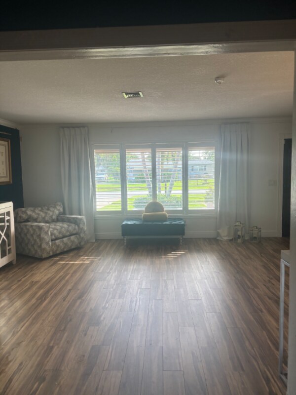 Building Photo - 2412 Edgewater Dr