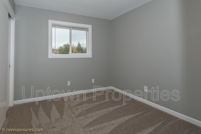 Building Photo - 8150 SW Thorn St