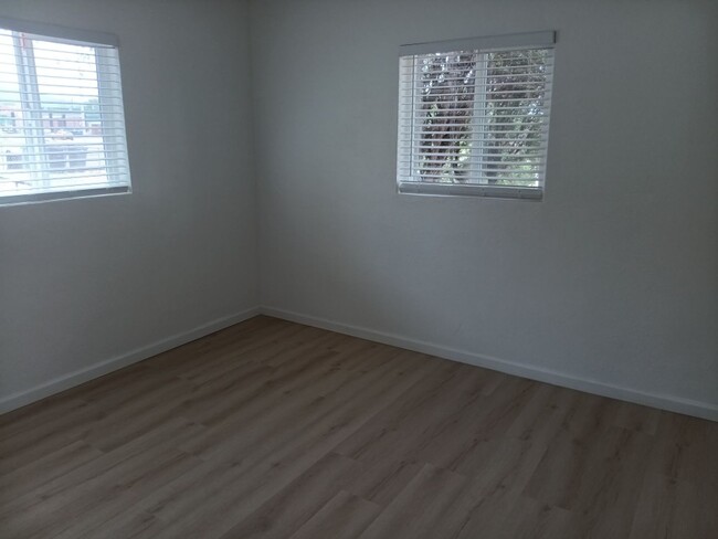 Building Photo - Cozy 4-bedroom, 2-bathroom home! Showings ...