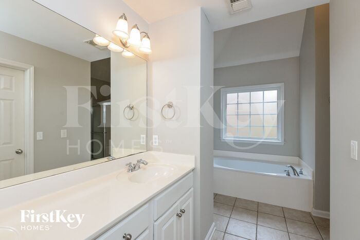 Building Photo - 205 Windstone Pkwy