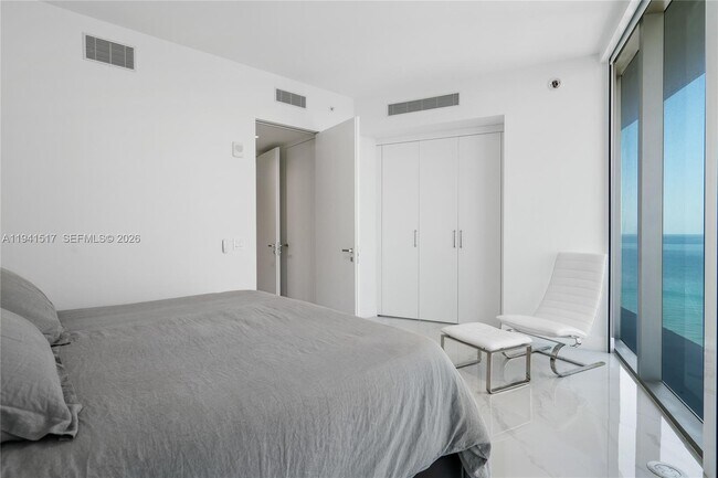 Building Photo - 18975 Collins Ave