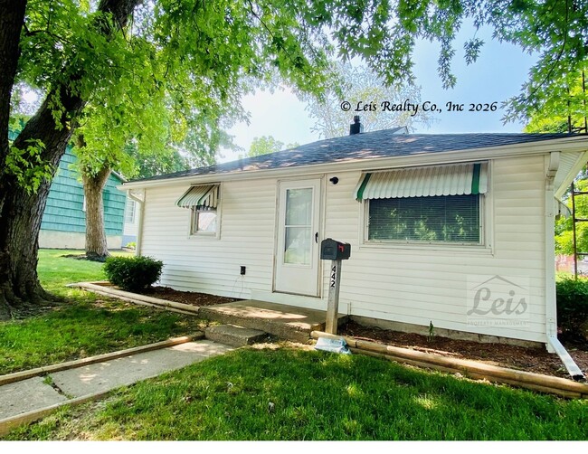 Building Photo - 442 E 5th St