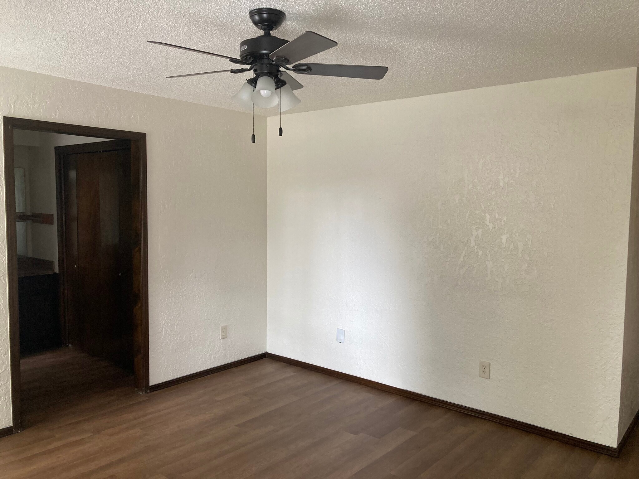 Master bedroom - 1400 Val Genes Rd