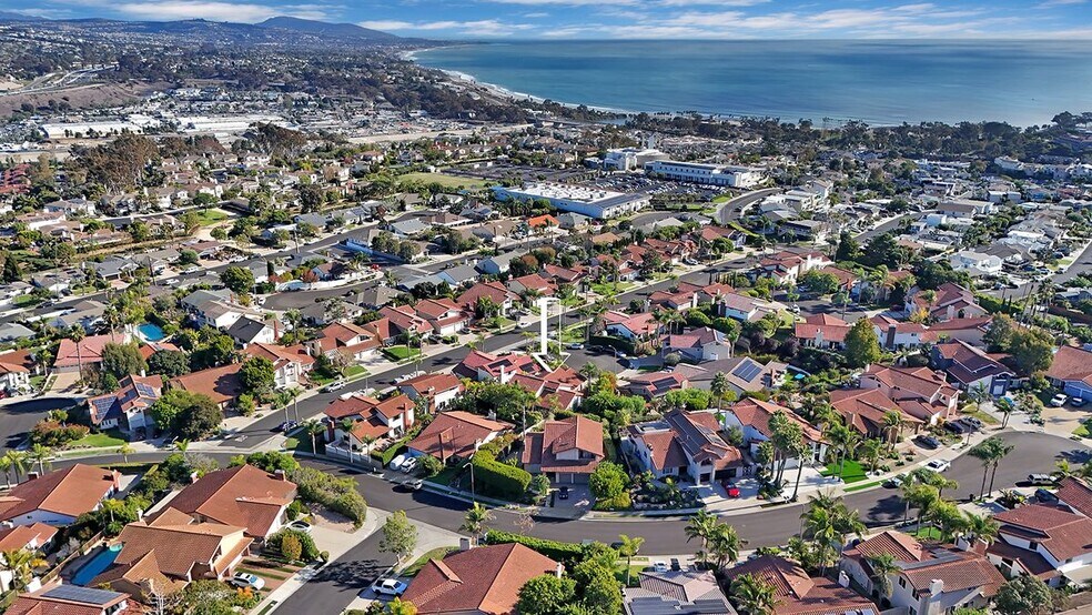 Building Photo - 25151 Via Playa