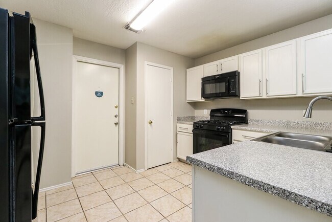 Building Photo - 11710 Sandy Stream Dr