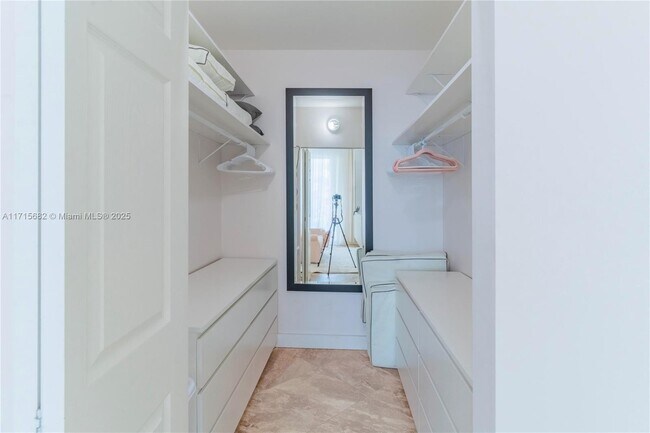 Building Photo - 802 W Windward Way