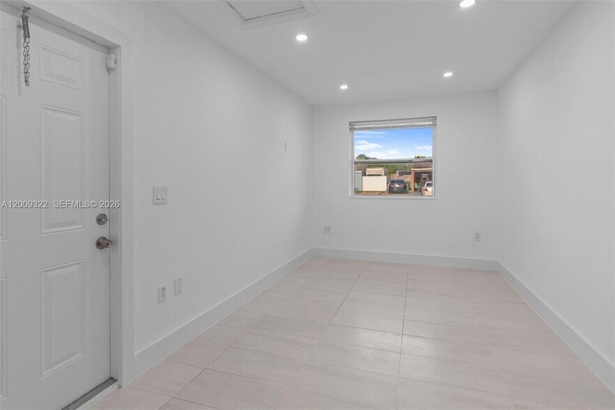 Building Photo - 1481 SW 49th Ave